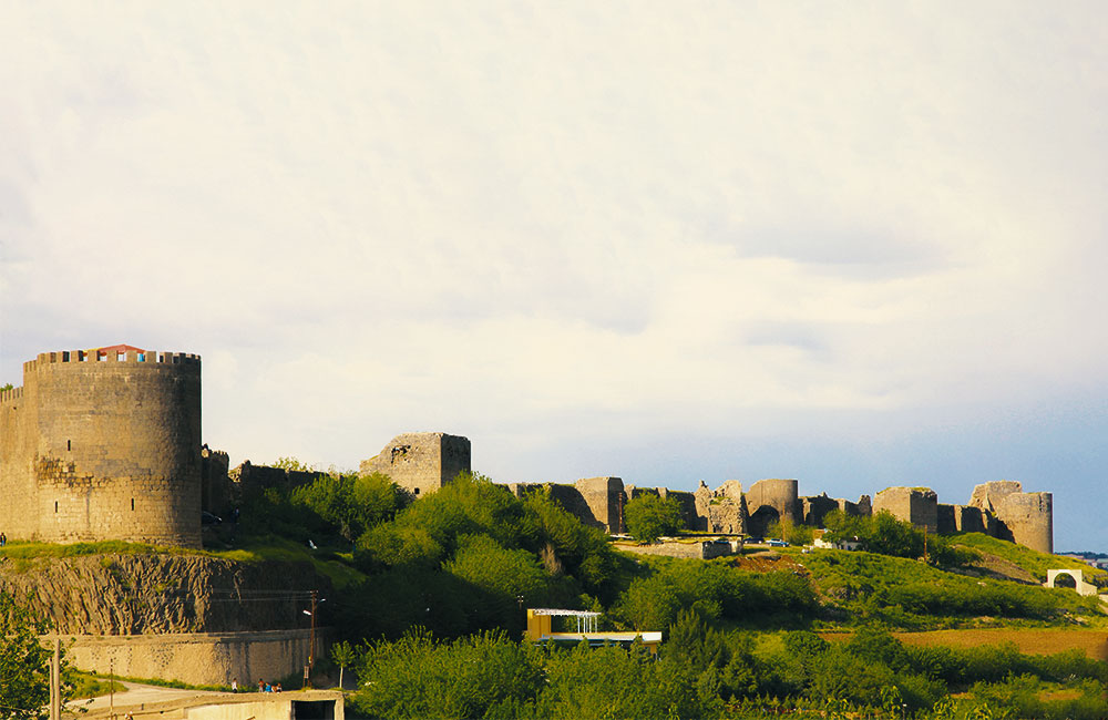 Keleh û bircên Amedê