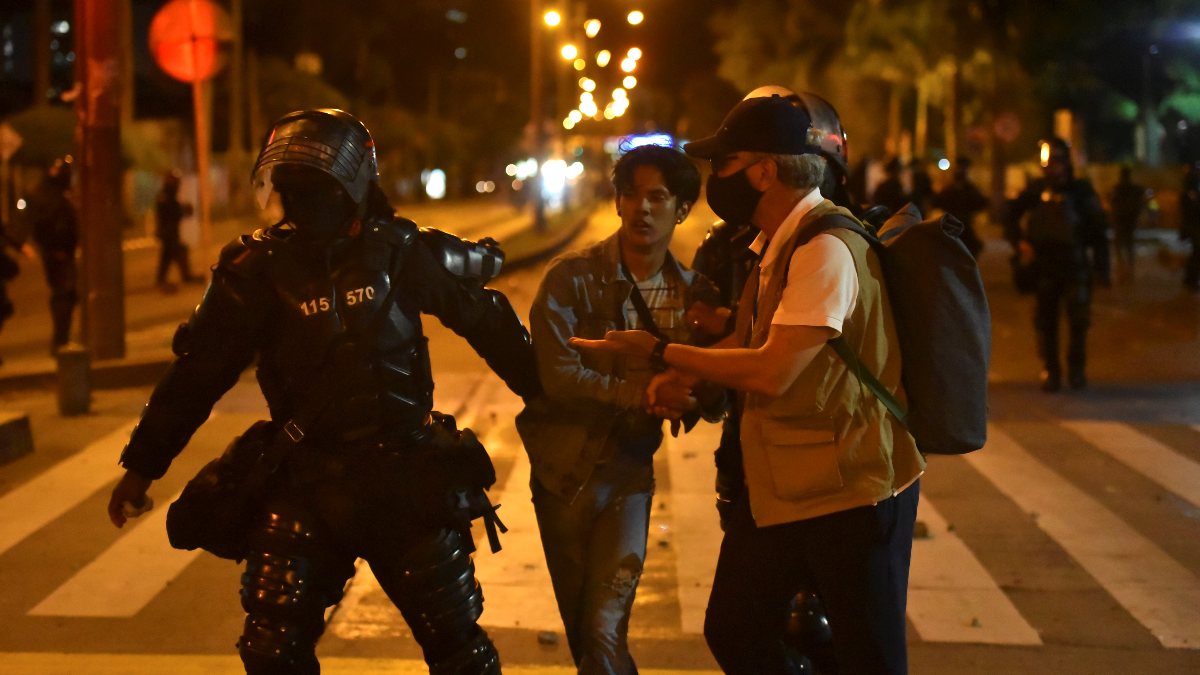 Li Kolombiyayê tundiya polîsan