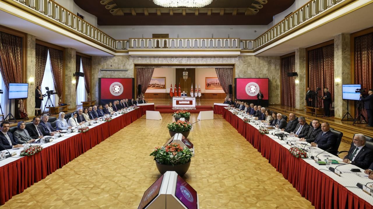 Civîna Komîsyona Meclisê ya ji bo nivîsandina raporê dest pê kir