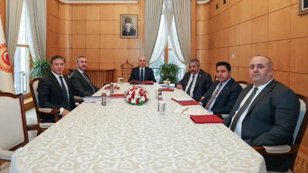 Endamên komîsyonê yên DEM Partiyê: Rapora pêşnûmeyê neqediyaye