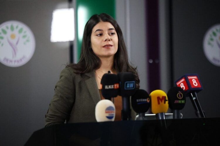 Ji 847 mamosteyên Kurdî tenê 210 hatinê peywirdarkirin