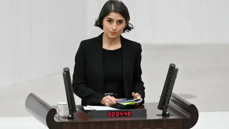 Parlamentera DEMê Ceylan Akça rewşa koçberên Efrînê bir rojeva Meclîsê
