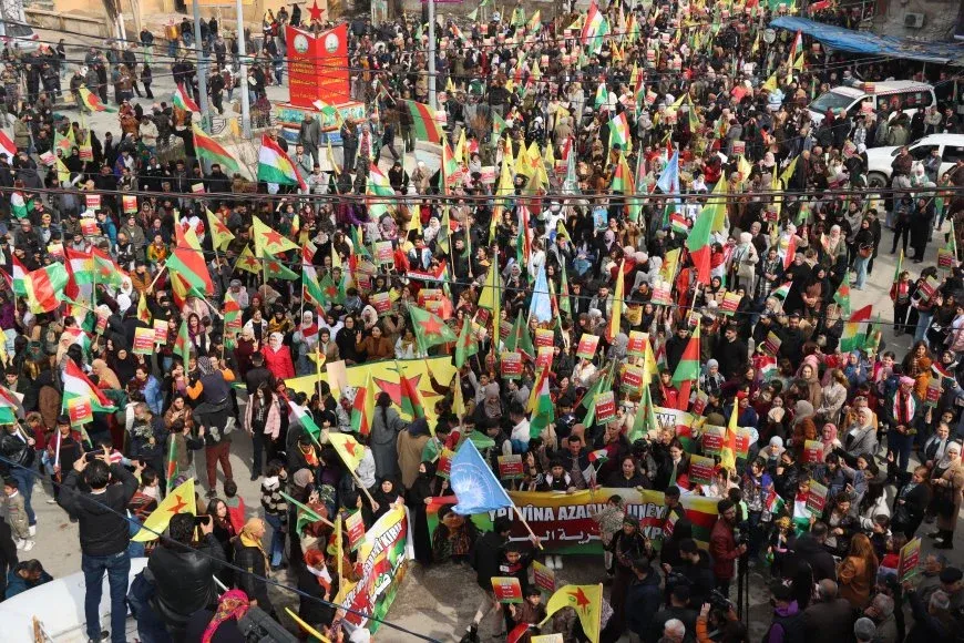 Gel li Rojava ji bo misogeriya destûra bingehîn meşiya