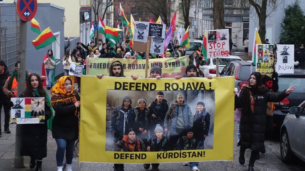 Bi sedan Kurdistanî li Hamburgê ji bo Rojava meşiyan