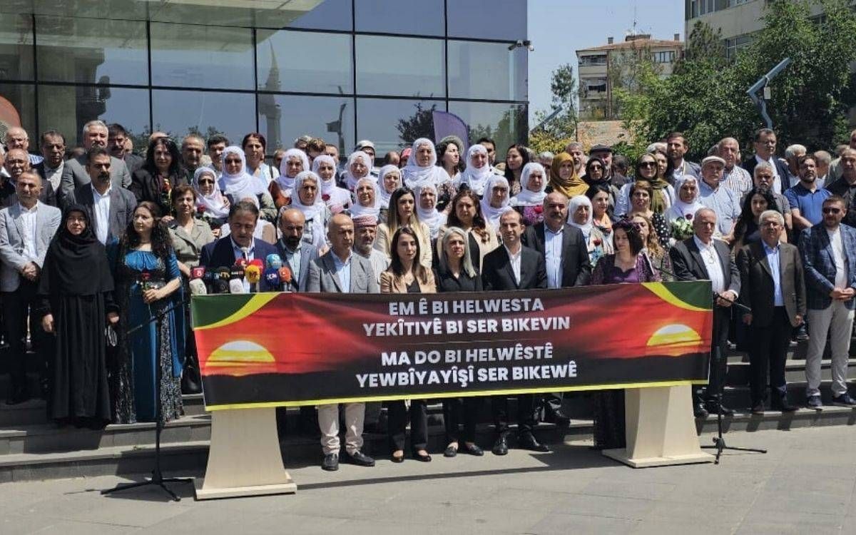 Ji bo pêkanîna yekîtiyê