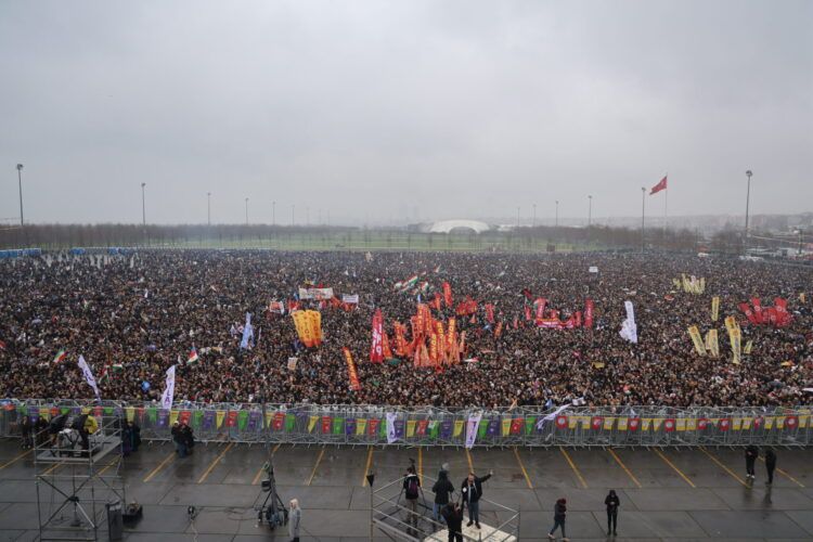 10 kesên di Newroza Stenbolê de hatibûn girtin, hatin berdan