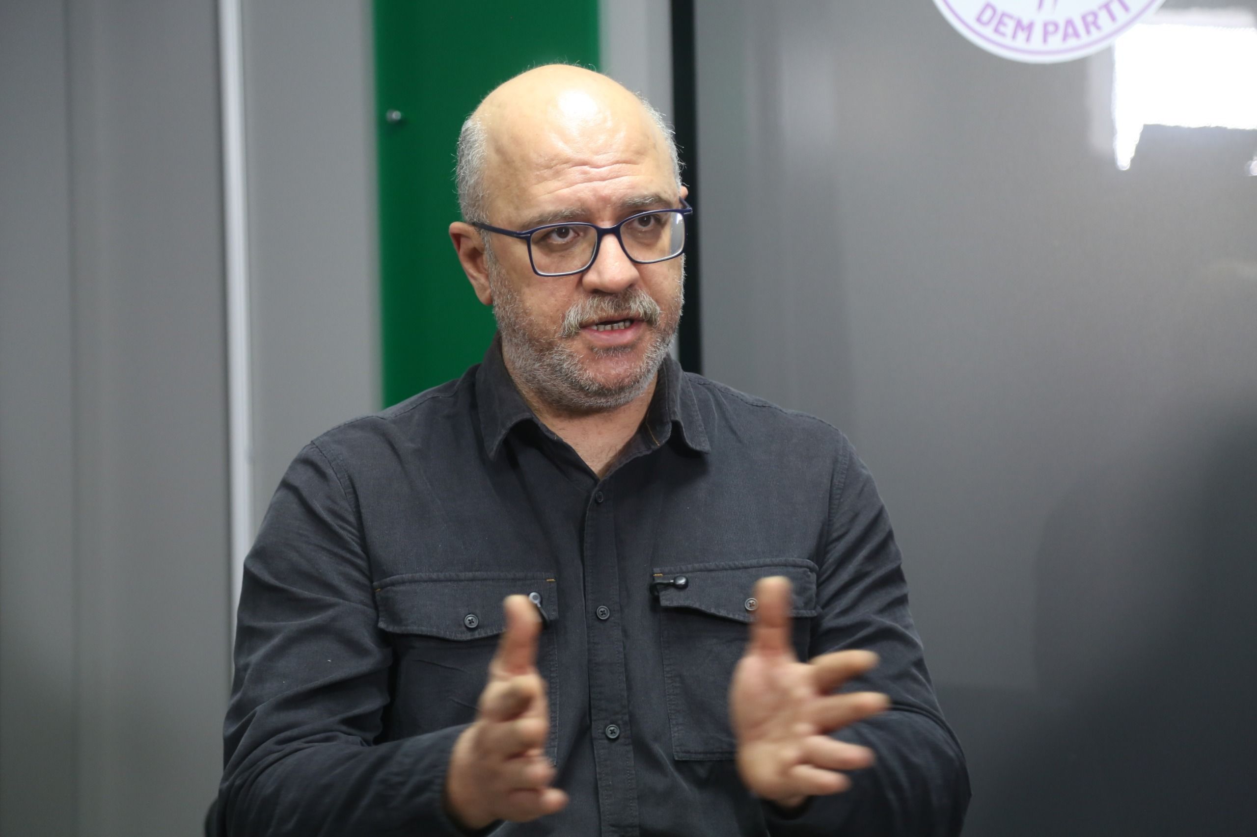 Ji 'serdema negatîf' ber bi 'avakirina pozîtîf' ve