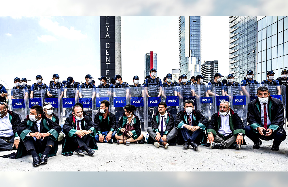 Parçekirina baroyan pêşkêşî meclisê kirin