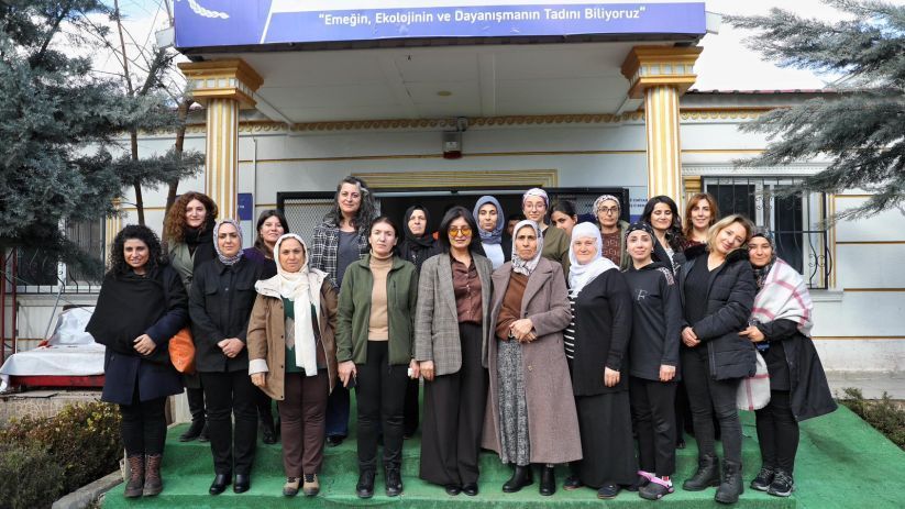 Li Peyasê piştgiriya ji bo keda jinan