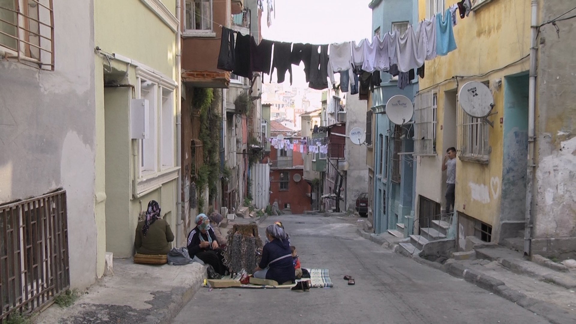 Bandora travmaya koçberiyê!