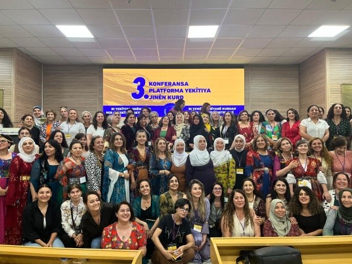 Platforma Yekîtiya Jinên Kurd komkujiya Helebçeyê bi bîr anî