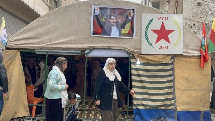 Ji bo Salih Muslim li Kobanê şîn hate danîn.