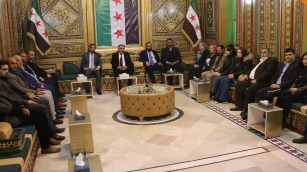 Parêzgêrê Hesekê şandeya hikûmeta demkî qebûl kir