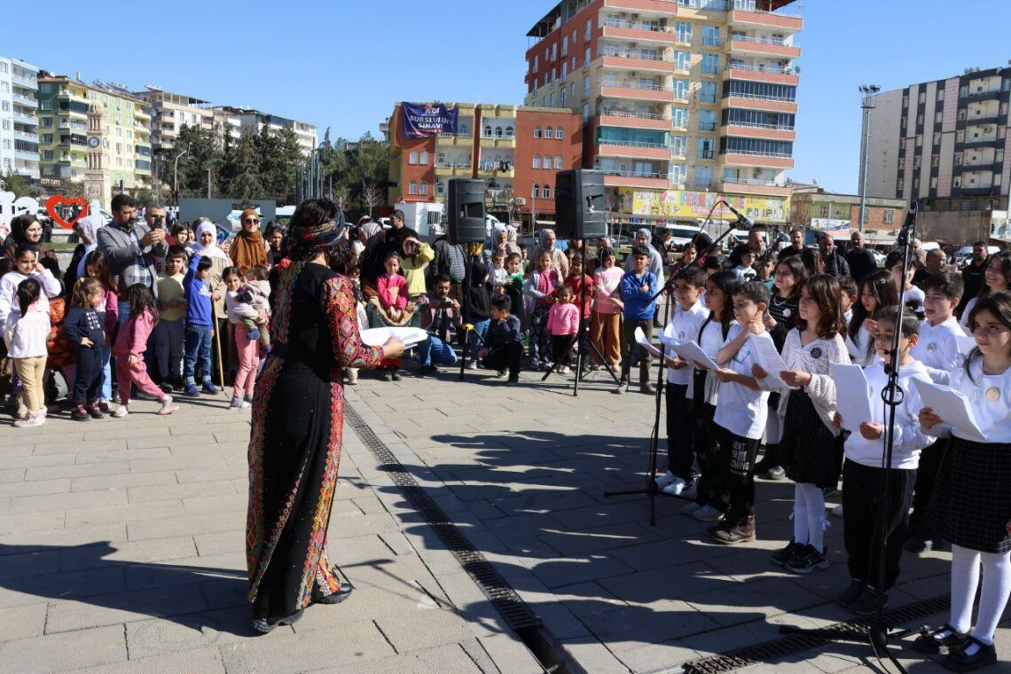 Li Farqînê roja zimanê dayîkê hat pîroz kir