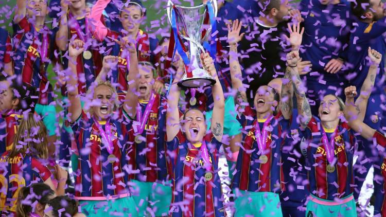 Jinên Barcelonayê kupa girtin