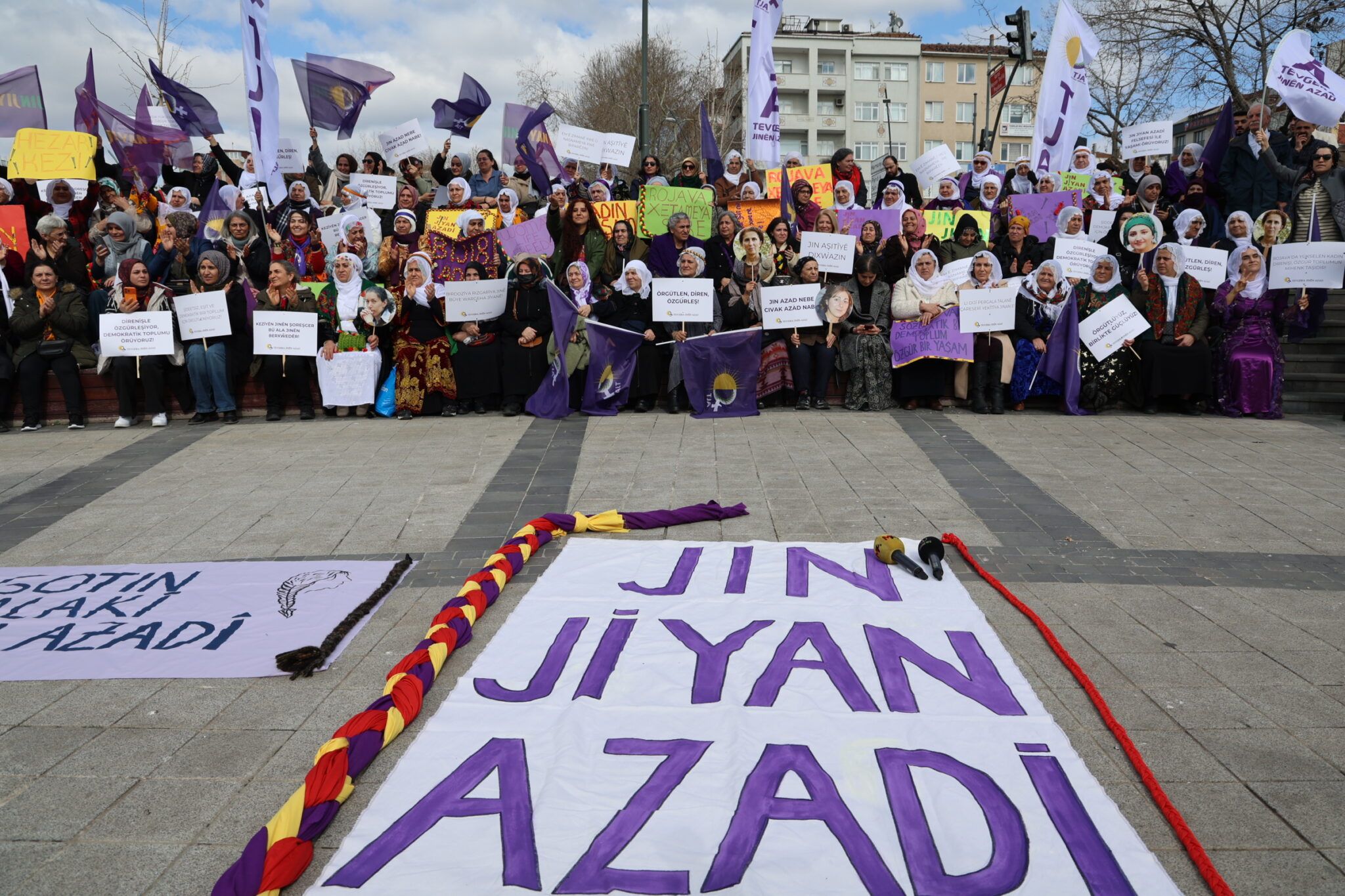 TJAyê li Stenbolê çalakiya 8ê Adarê li dar xist