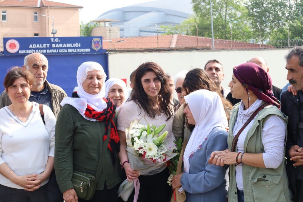 Zozan Çîçek hate berdan