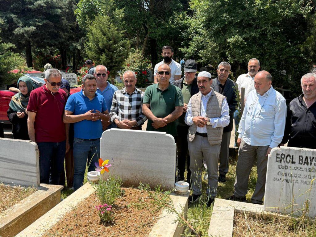Li Stenbolê gel çû serdana goristanan 