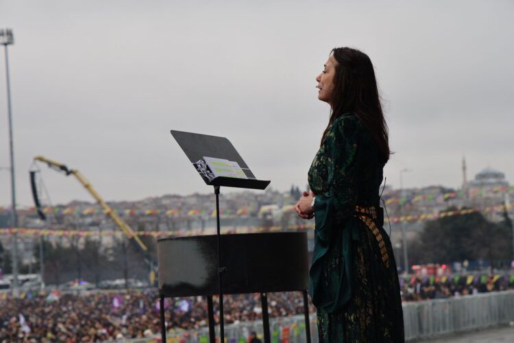 Tulay Hatîmogullari: Divê şert û mercên xebata azad a birêz Ocalan pek werin