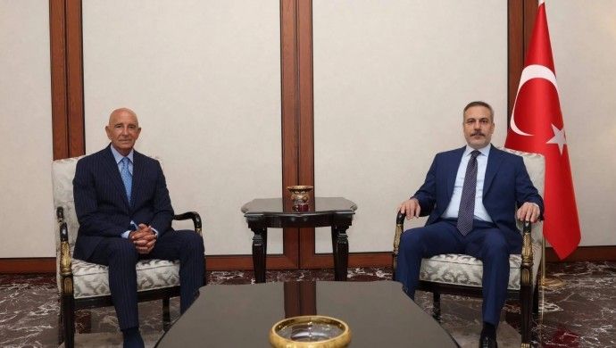 Hakan Fîdan û Tom Barrackî pêvînayîş kerd