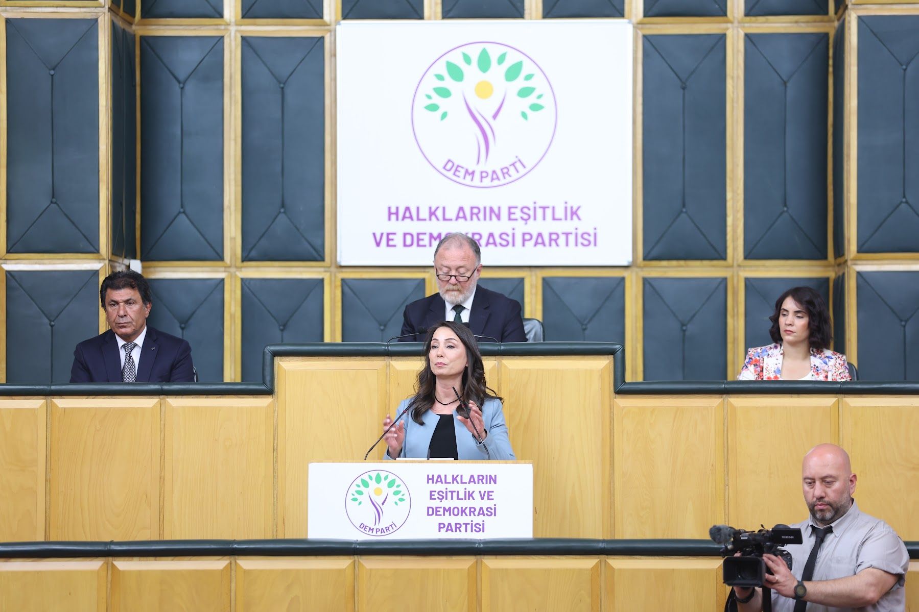 Tulay Hatîmogullari: Divê gavên şênber bên avêtin