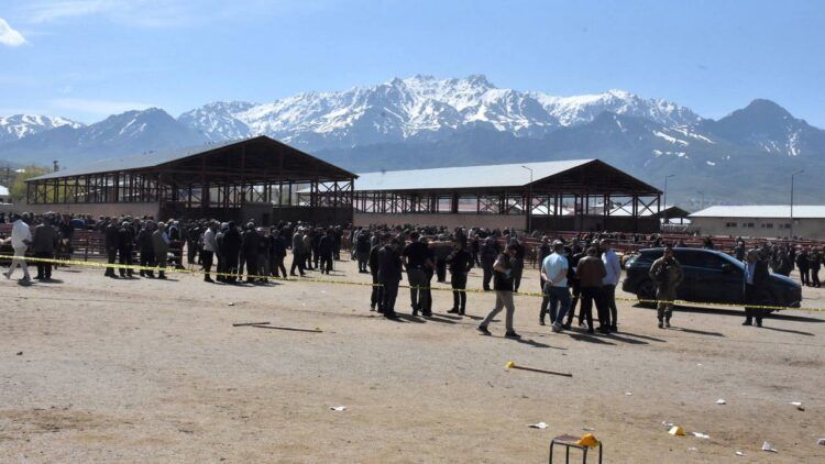 Bazarê Heywanan ê Wanî de pêkewtiş virazya, kesêk merd 14 kesî zî birîndar bîyê
