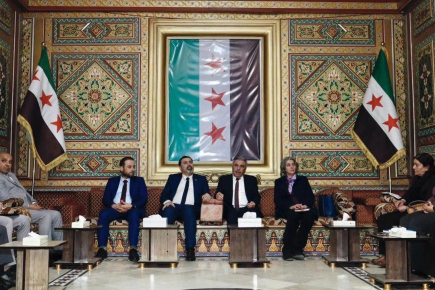 Şandeya Wezareta Perwerdehiyê ya Şamê serdana Waliyê Hesekê kir