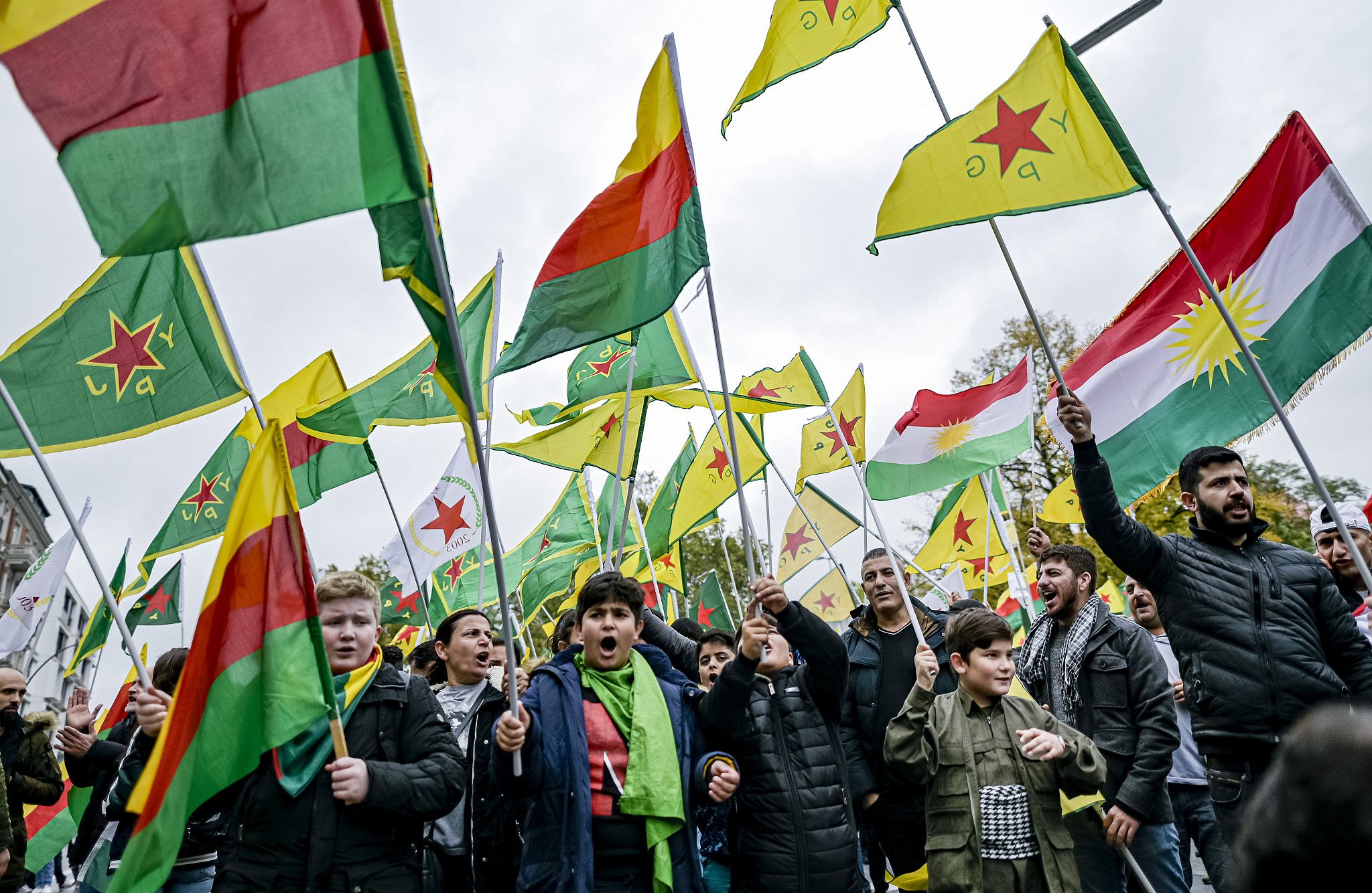 Li hemberî lehiya dîrokî, sekna yekgirtî