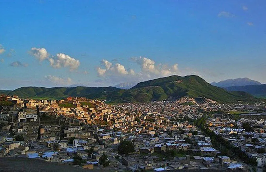 Li Merîwanê gel ji malên wan tên derxistin