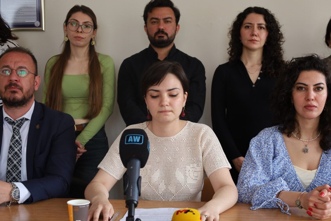 Nîjadperestan êrişê xwendekarên Kurd kirin