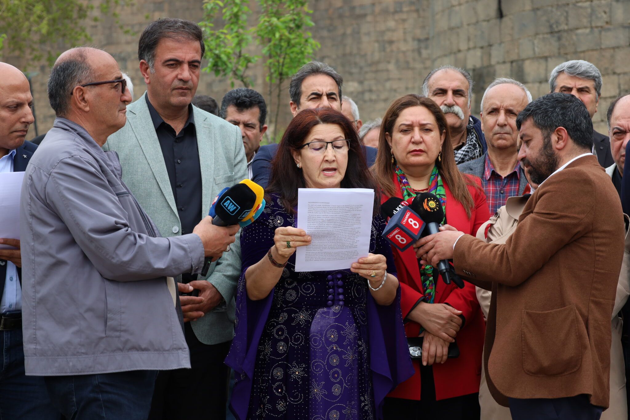 Berjewendiyên takekesî û siyasî bidin aliyekî dema yekîtiyê ye